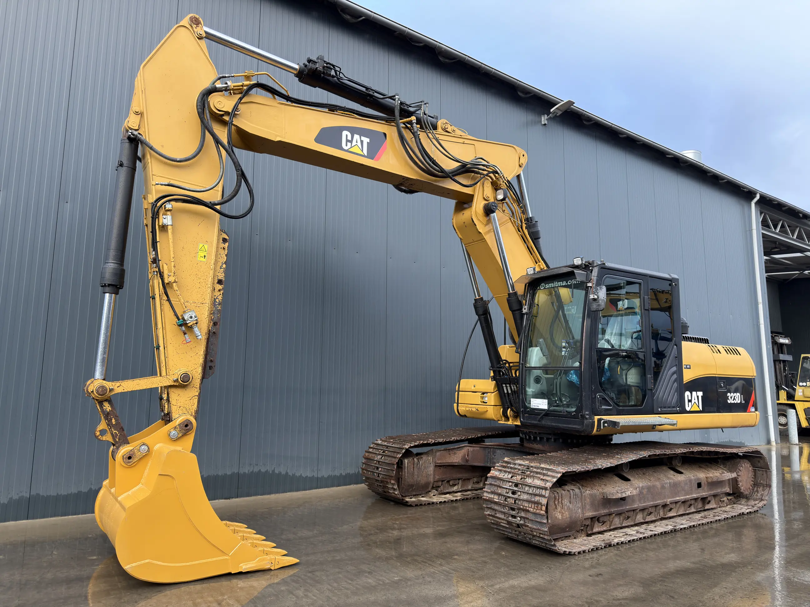 CATERPILLAR 323D L Smitma